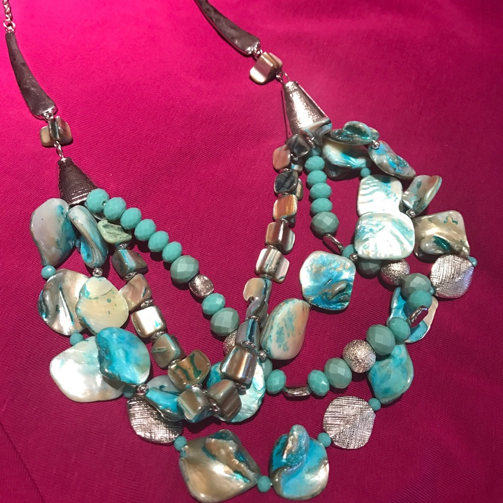 Necklace blue and beige shells